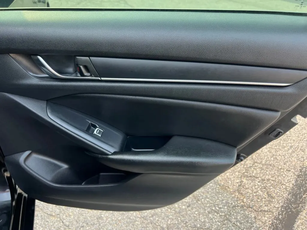 Honda Accord photo 19