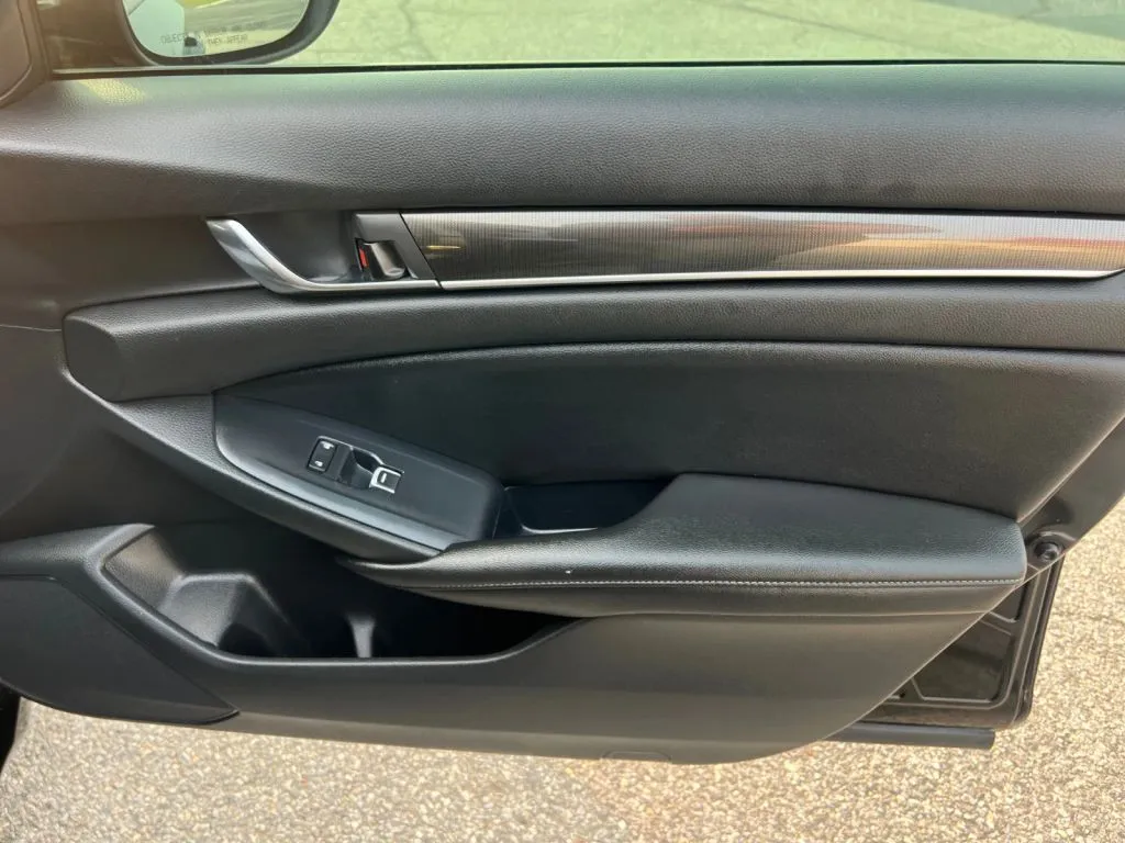 Honda Accord photo 16