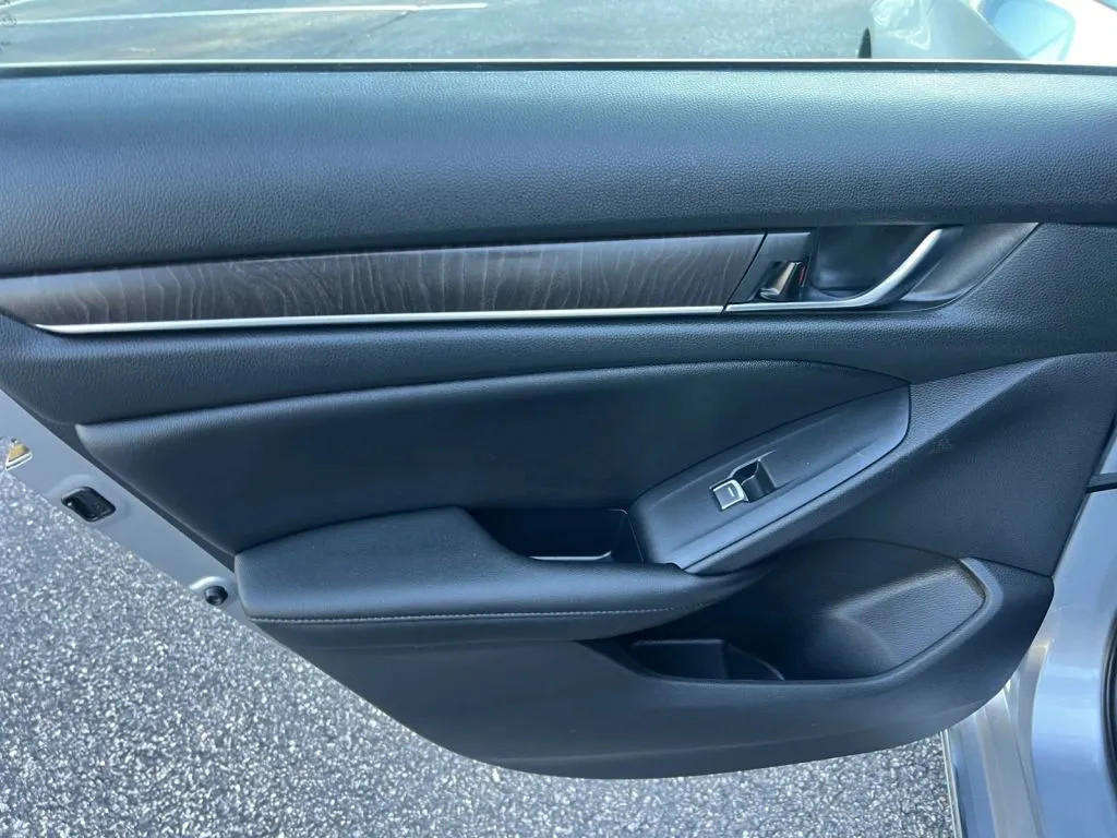 Honda Accord photo 22