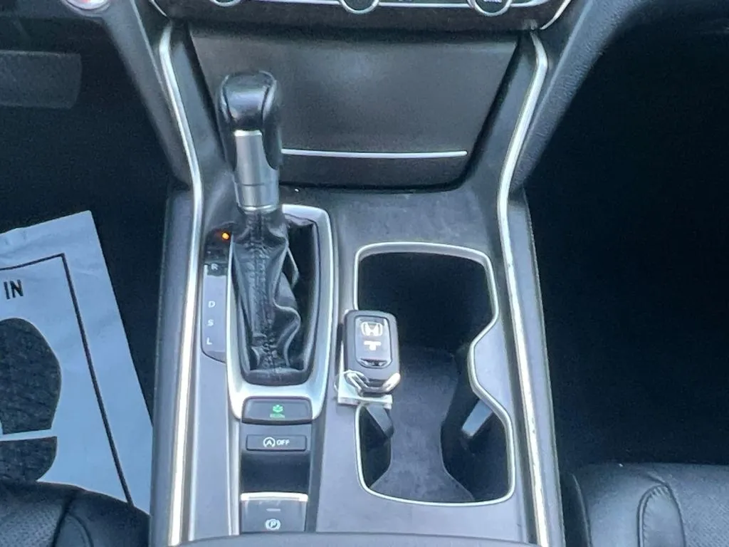 Honda Accord photo 12