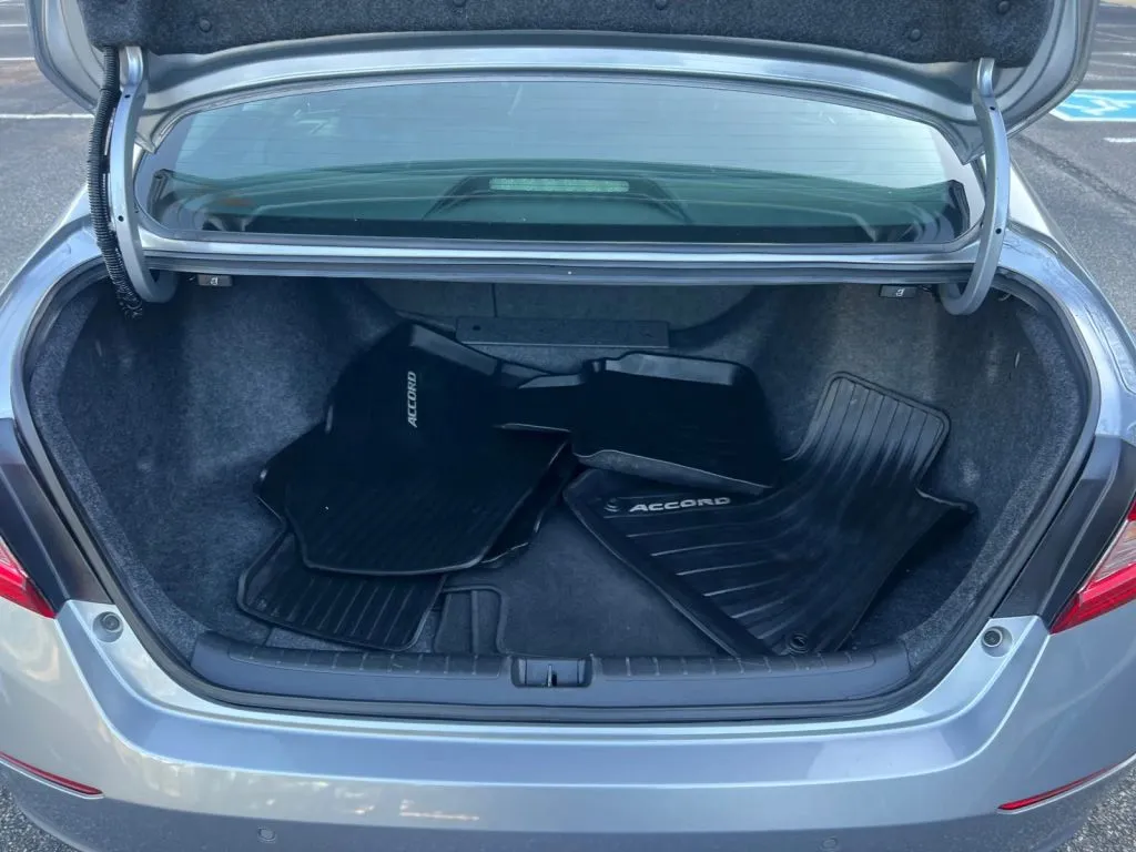 Honda Accord photo 20