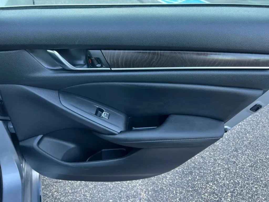 Honda Accord photo 19