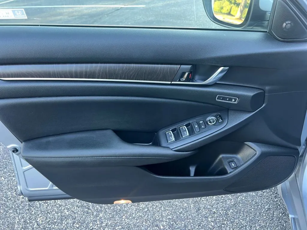 Honda Accord photo 25