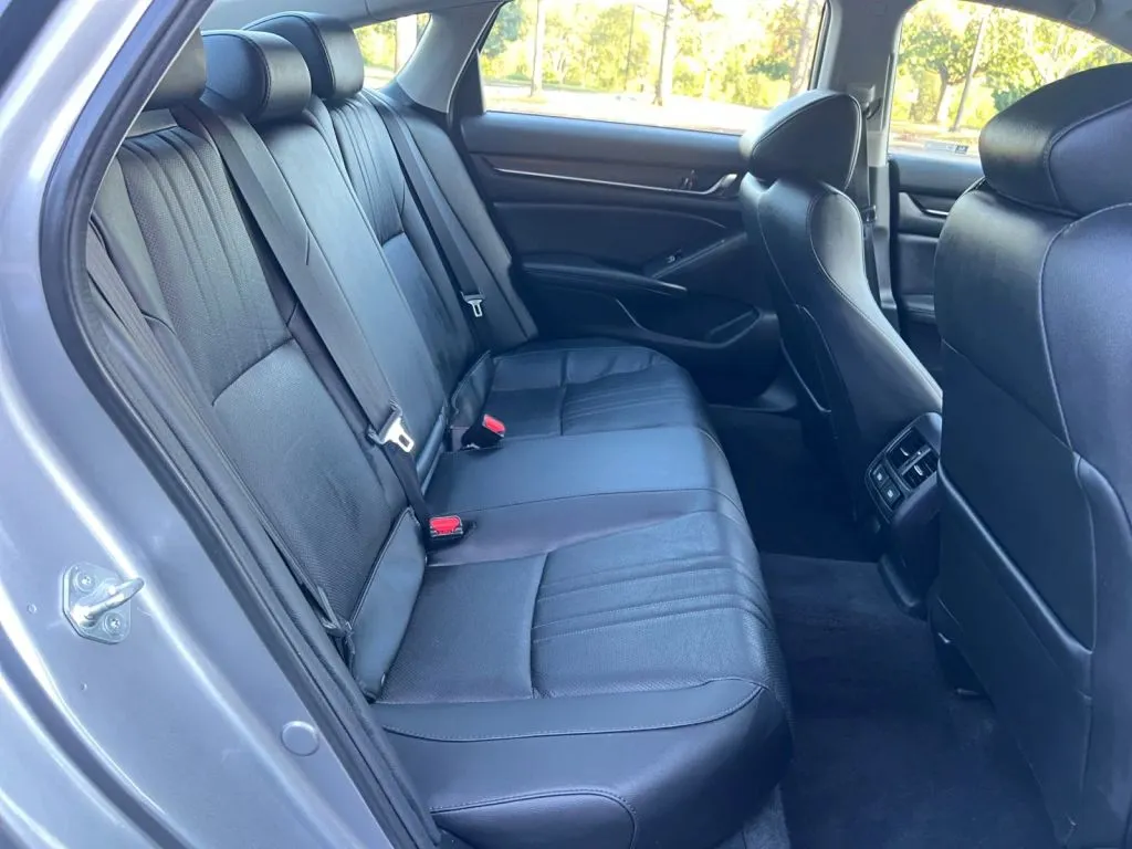 Honda Accord photo 17