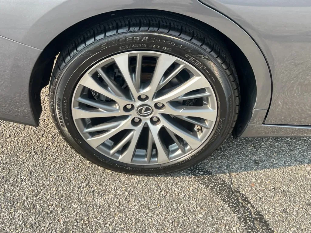 Lexus ES photo 37