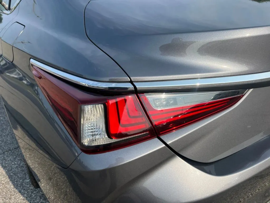 Lexus ES photo 39
