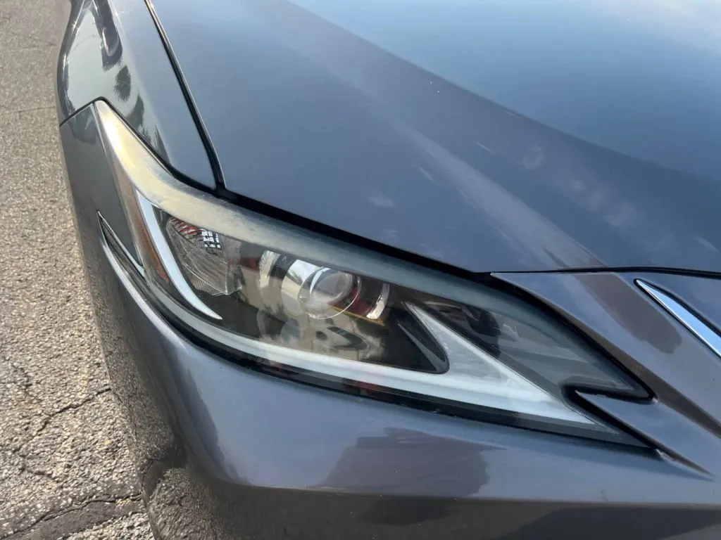 Lexus ES photo 34