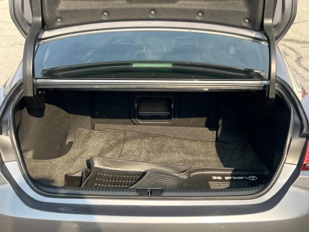 Lexus ES photo 22