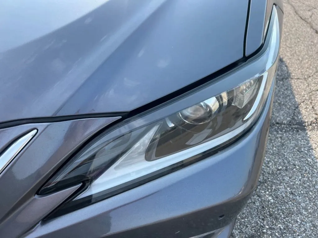 Lexus ES photo 33