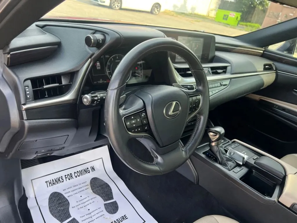 Lexus ES photo 26