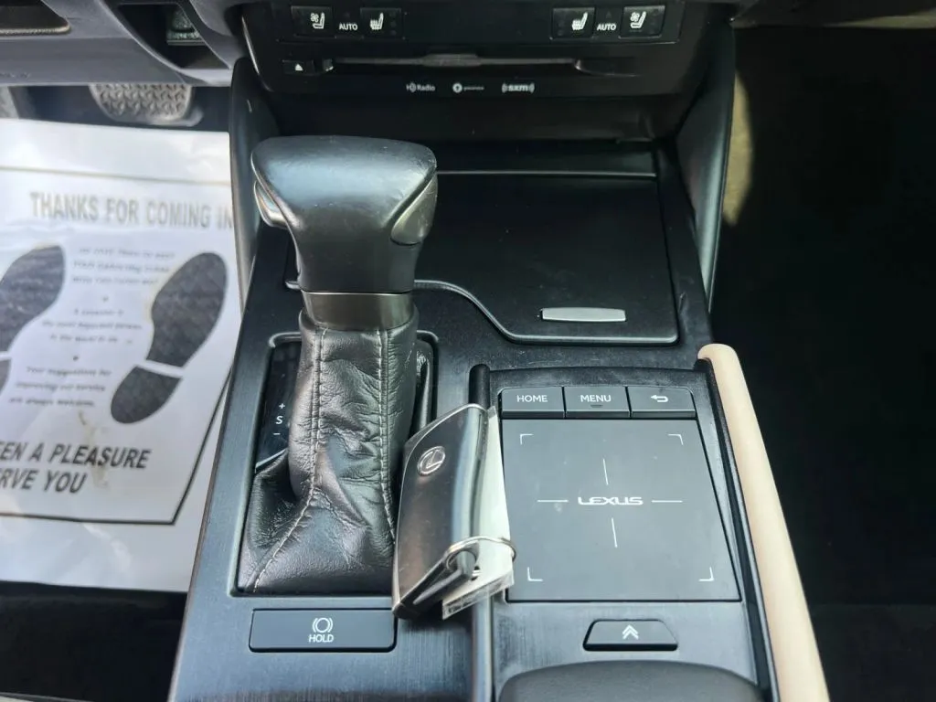 Lexus ES photo 44