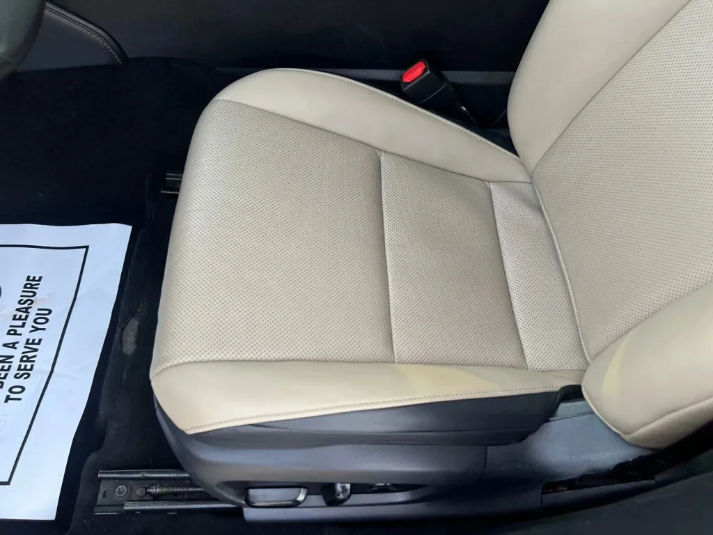 Lexus ES photo 25