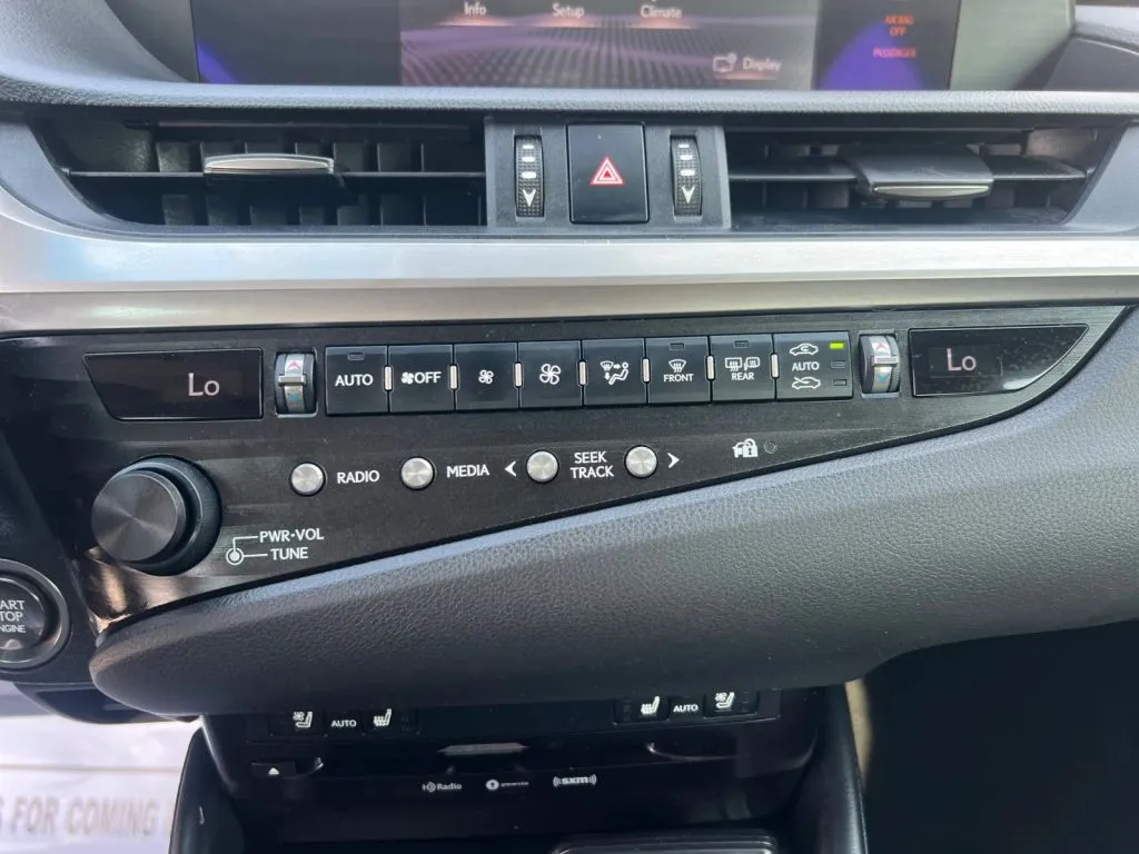 Lexus ES photo 43