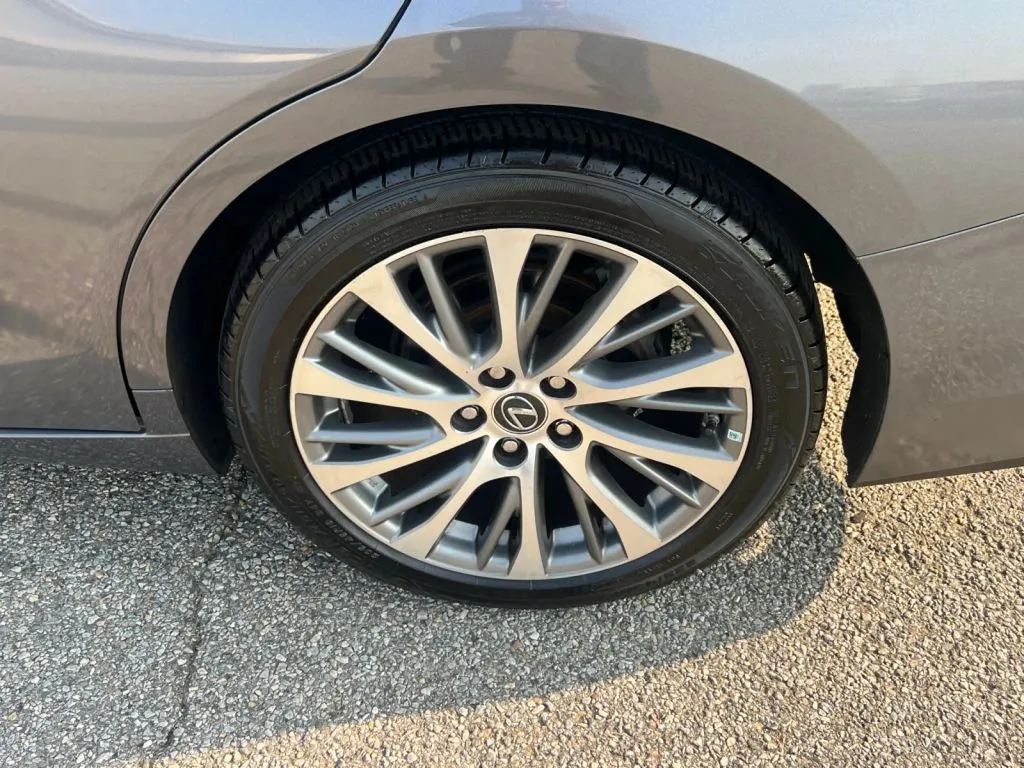 Lexus ES photo 40