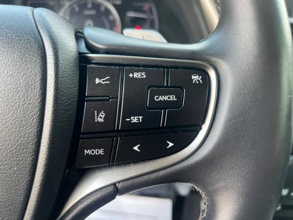 Lexus ES photo 46