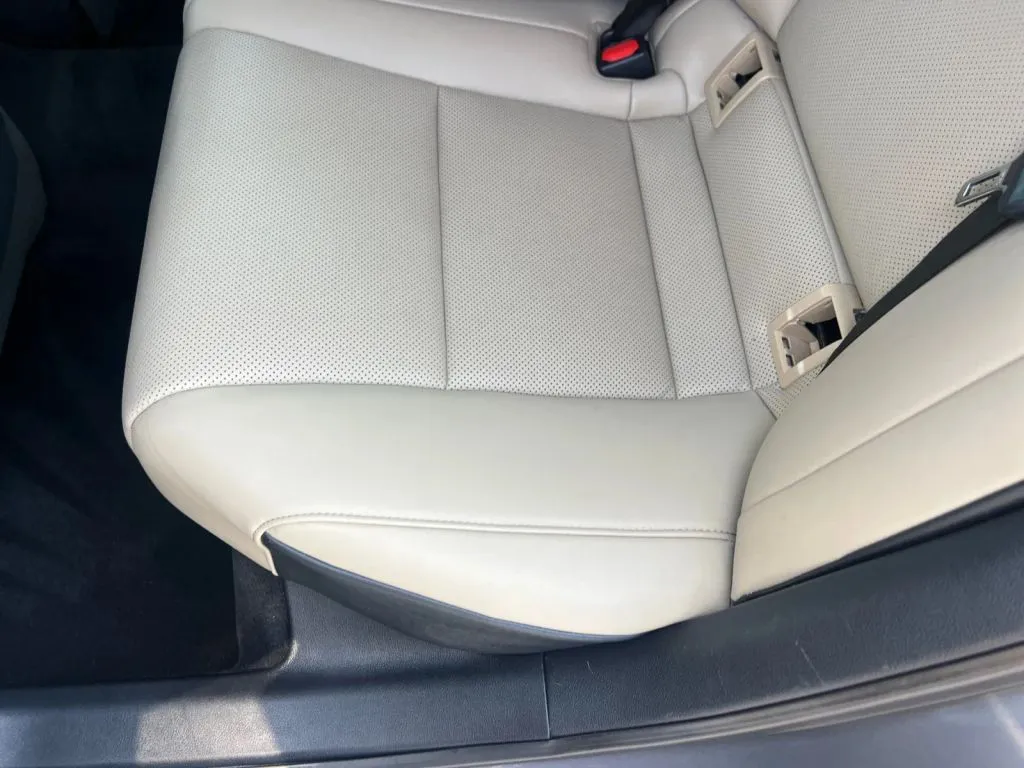 Lexus ES photo 23