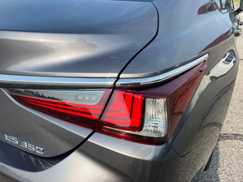 Lexus ES photo 38