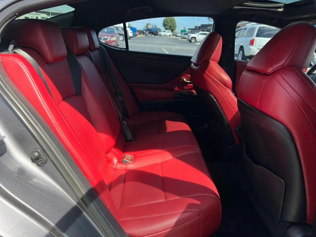 Lexus ES photo 19
