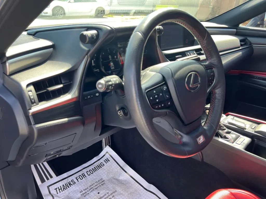 Lexus ES photo 26