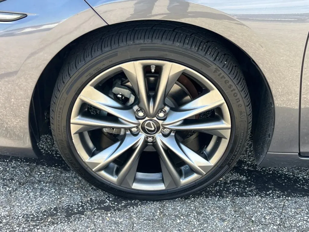 Lexus ES photo 30