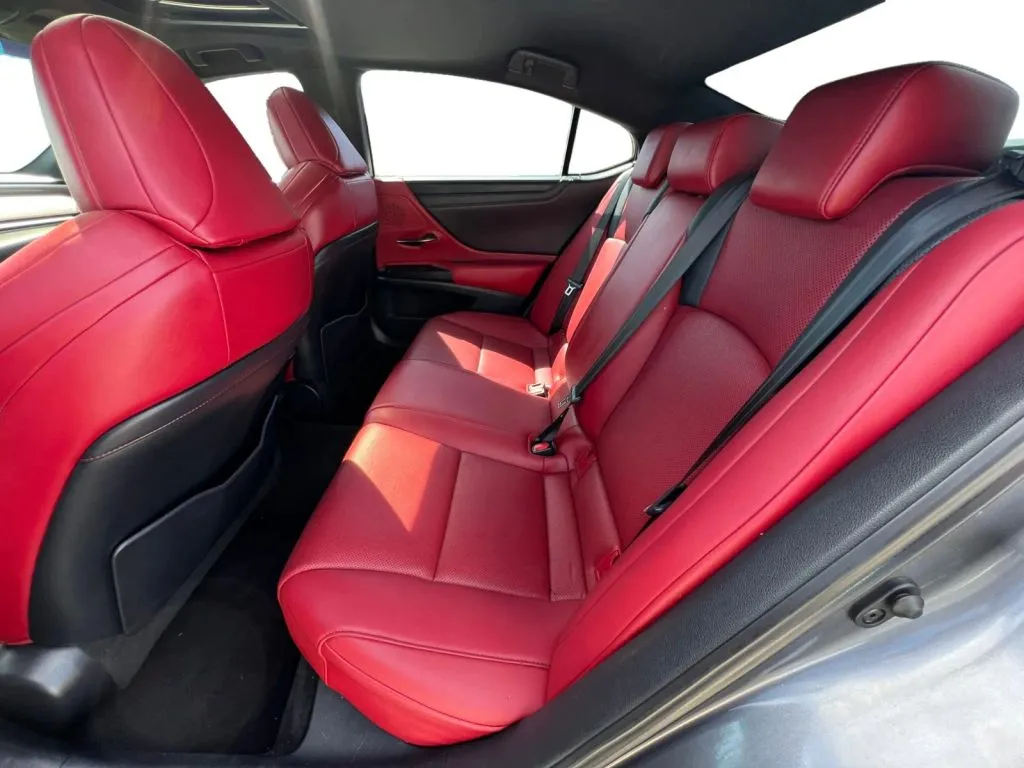 Lexus ES photo 14
