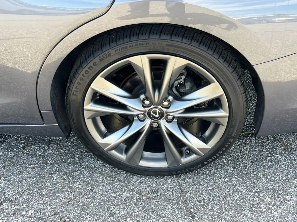Lexus ES photo 38