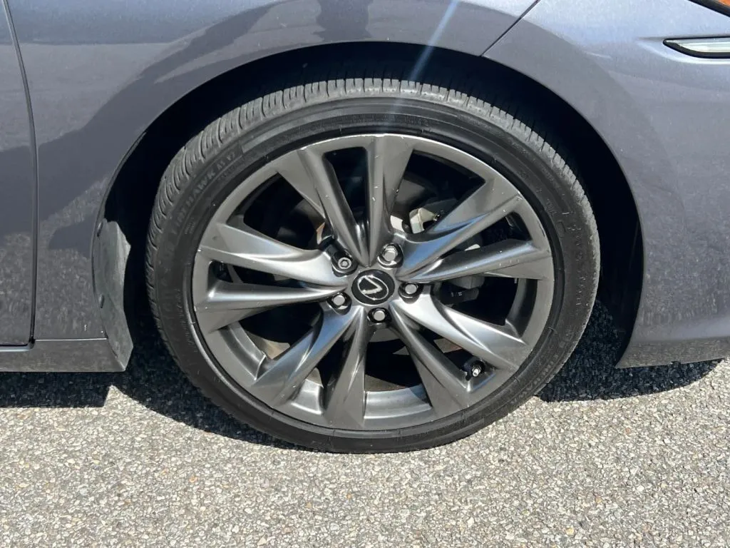 Lexus ES photo 34
