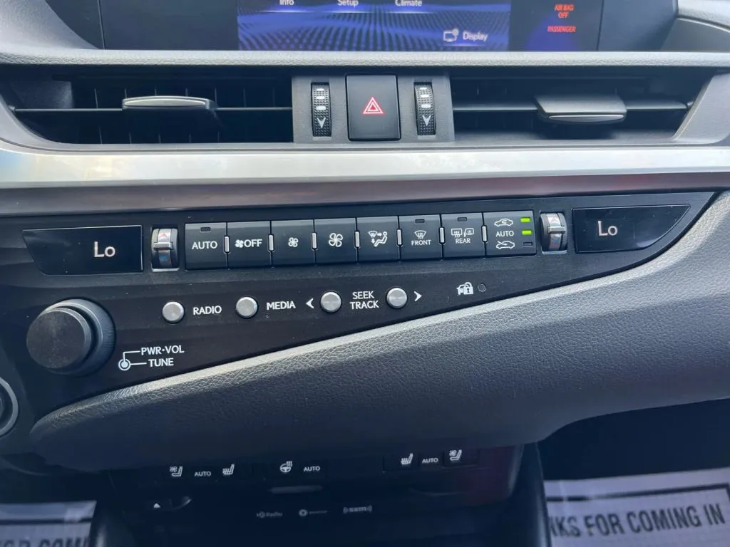 Lexus ES photo 41
