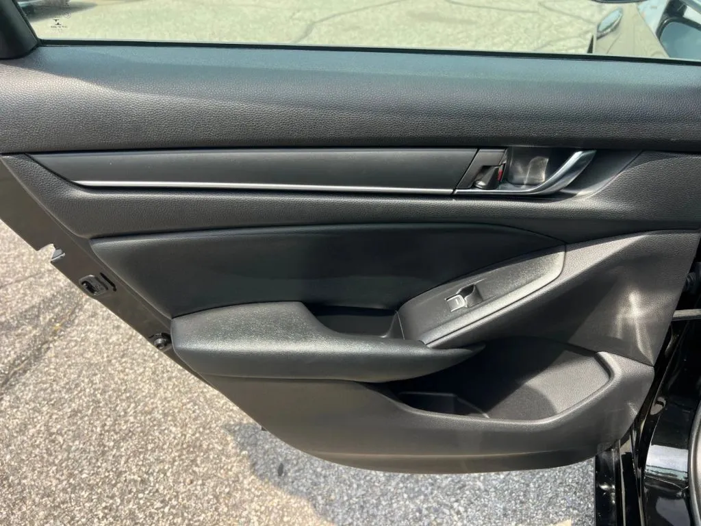 Honda Accord photo 19