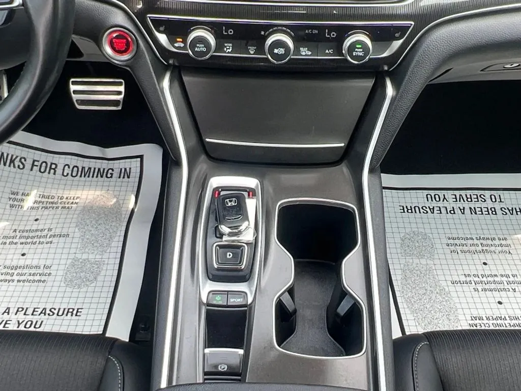 Honda Accord photo 11