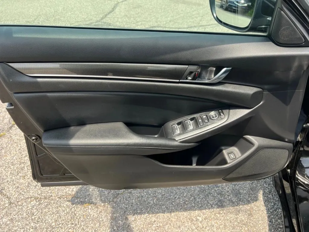 Honda Accord photo 21