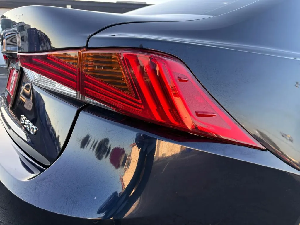 Lexus IS photo 32