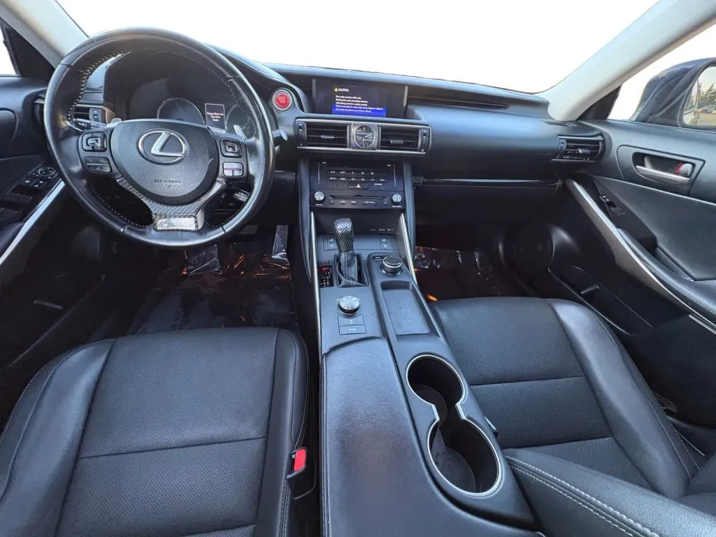 Lexus IS photo 10