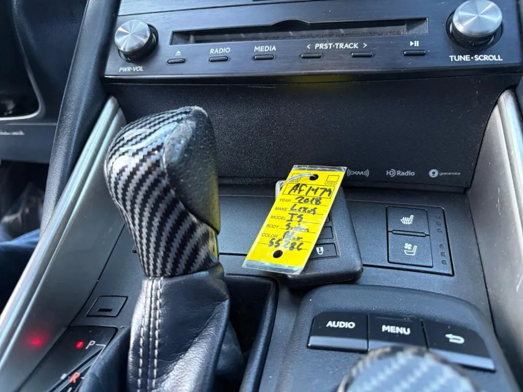 Lexus IS photo 39