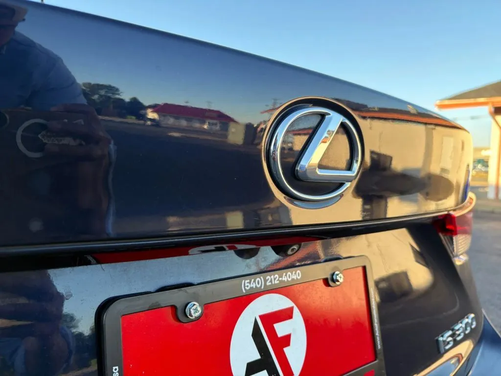 Lexus IS photo 29