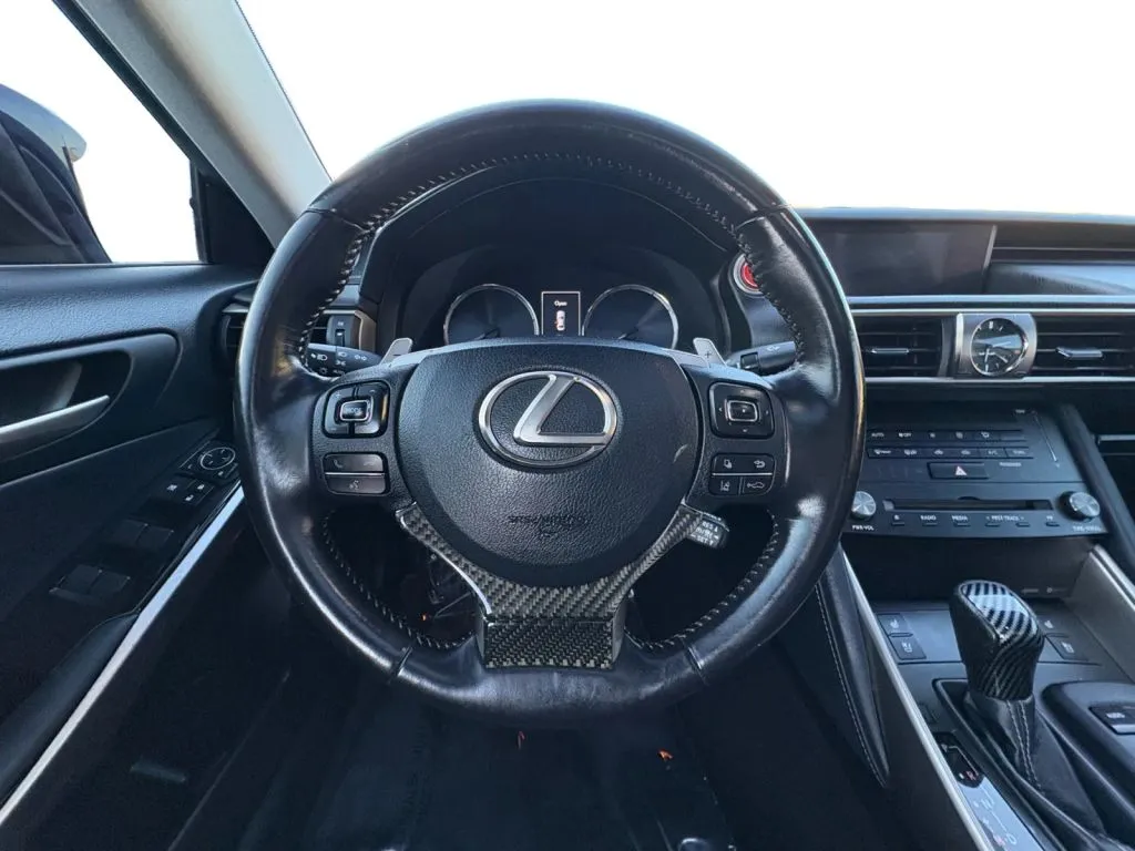 Lexus IS photo 12