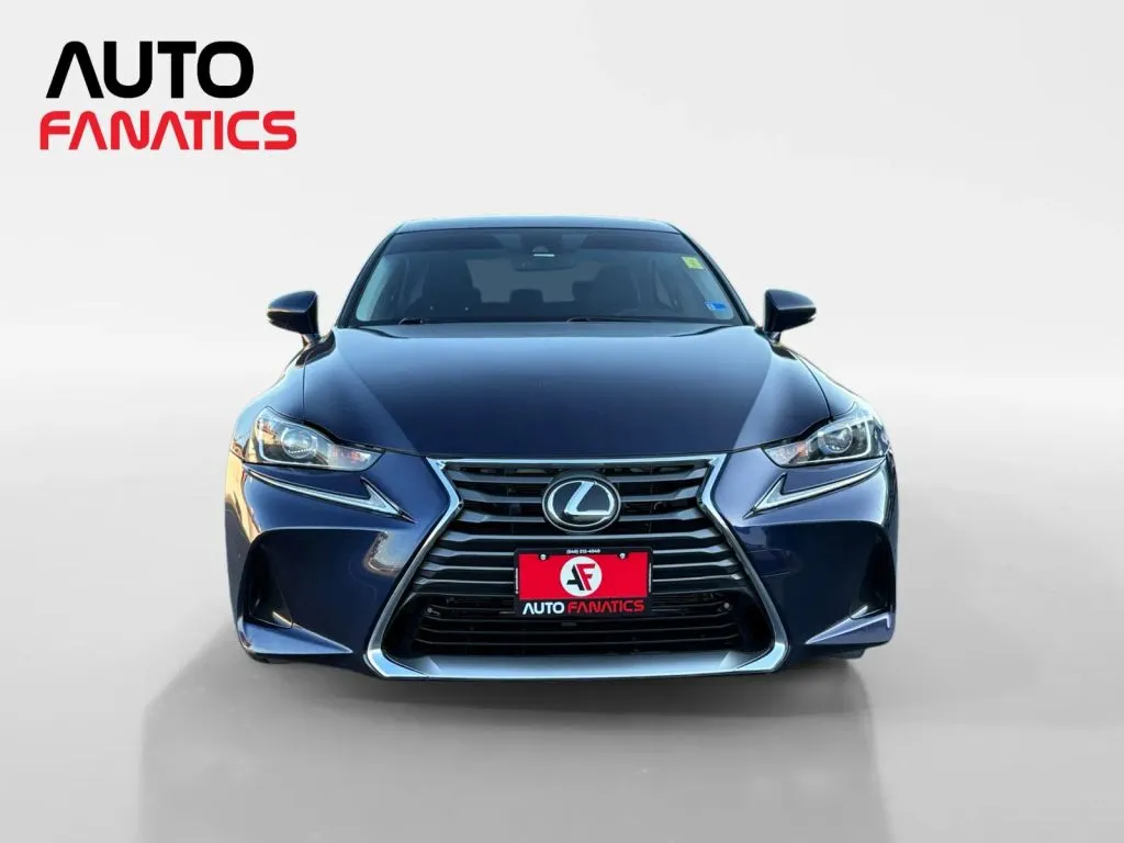 Lexus IS photo 8