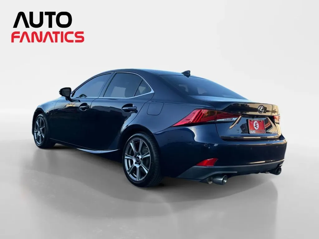 Lexus IS photo 3