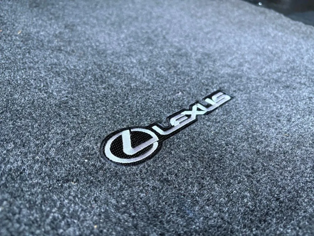 Lexus IS photo 34