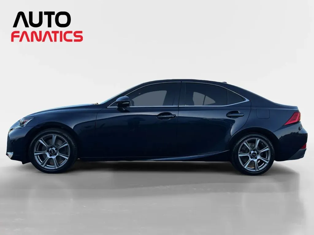 Lexus IS photo 2