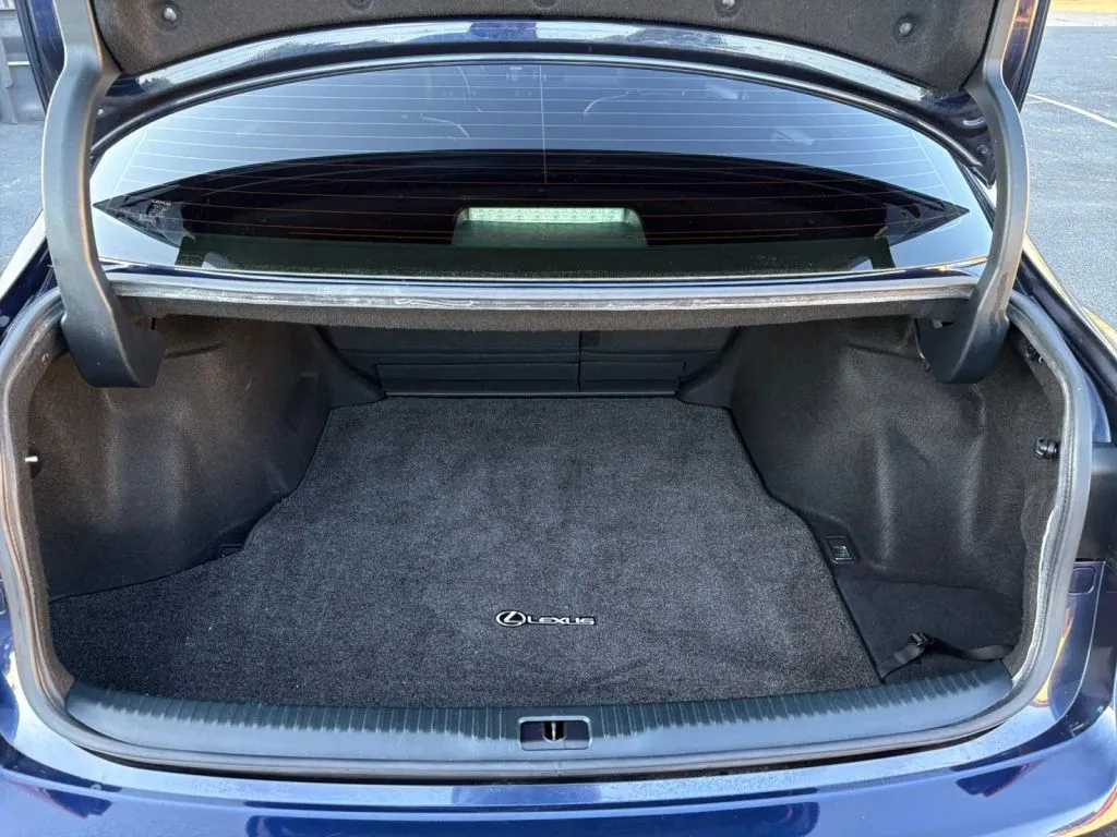 Lexus IS photo 33