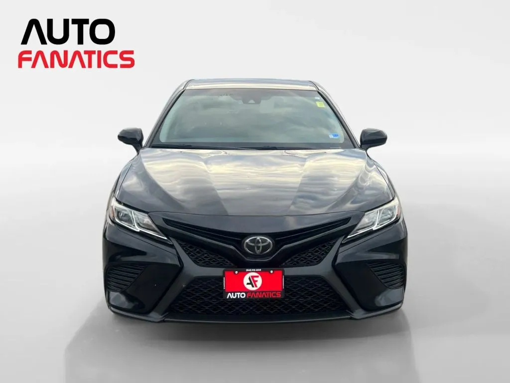 Toyota Camry photo 9