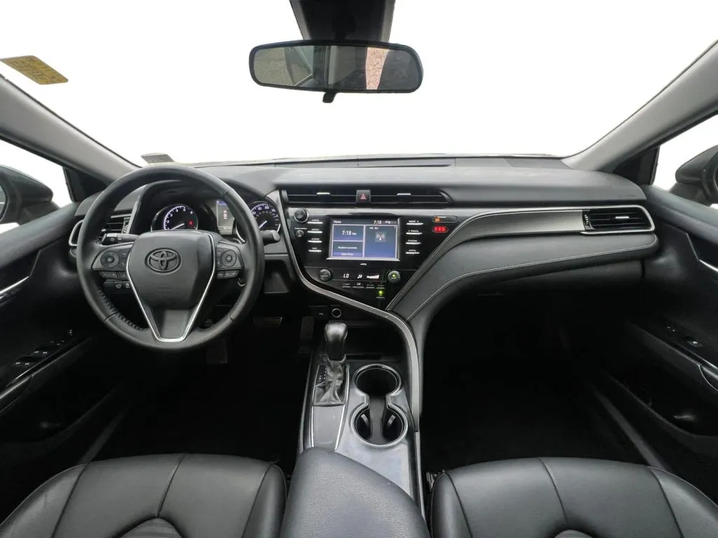 Toyota Camry photo 11