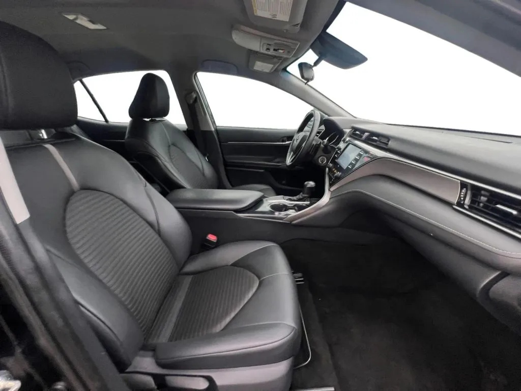 Toyota Camry photo 15