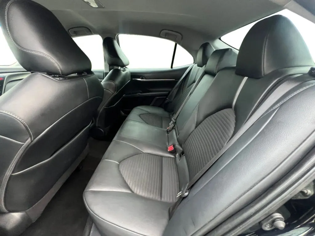 Toyota Camry photo 14
