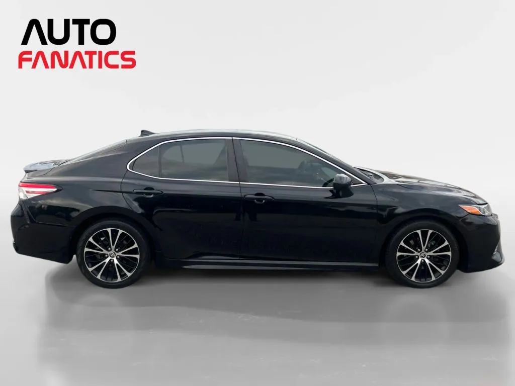 Toyota Camry photo 7