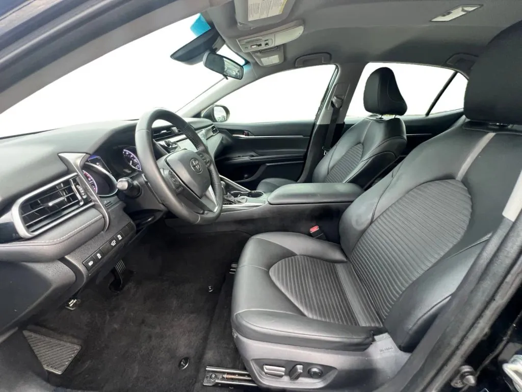 Toyota Camry photo 10