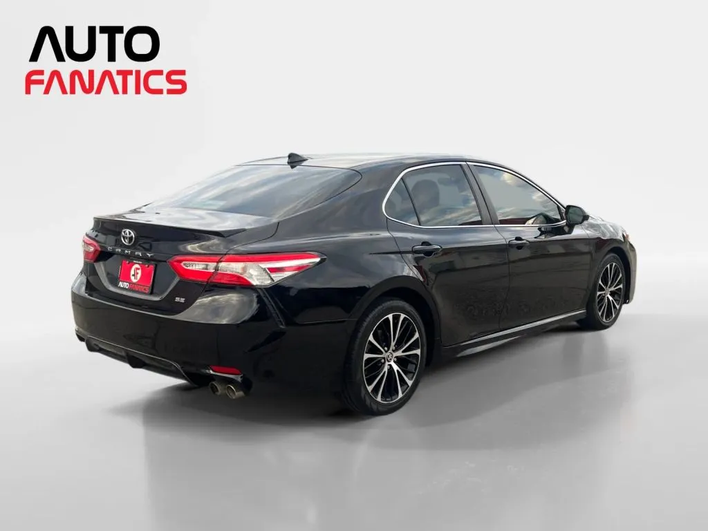 Toyota Camry photo 6
