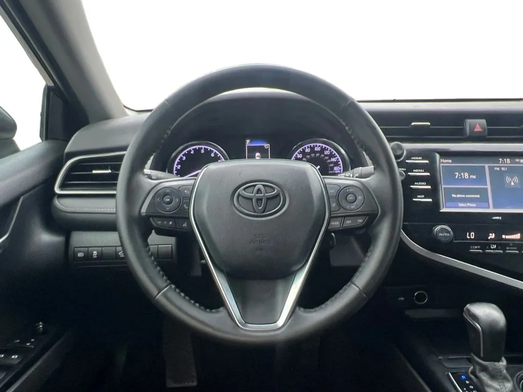 Toyota Camry photo 13