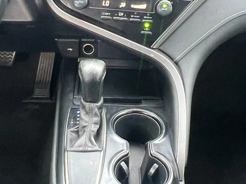 Toyota Camry photo 12